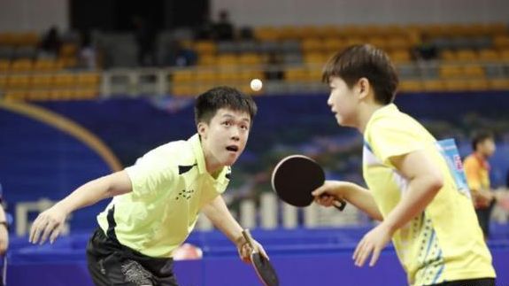 方面仍有待 方面仍有待