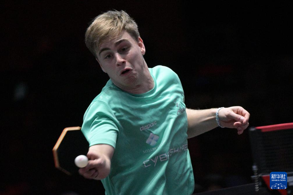 并进行严厉 并进行严厉